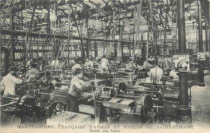 .CPA  FRANCE 42  "St  Etienne, Manufacture Française d'Armes et Cycles, atelier des tours"