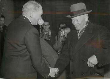 PHOTO ORIGINALE / THEME POLITIQUE  "1957, Déjeuner à l'Elysée du Psdt EISENHOWER et COTY"