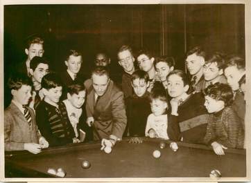 PHOTO ORIGINALE / THEME "Explorateur R.E.BYRD jouant au billard, 1939"