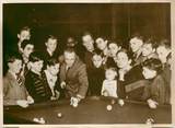 Theme PHOTO ORIGINALE / THEME "Explorateur R.E.BYRD jouant au billard, 1939"