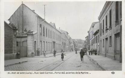 .CPSM  FRANCE 42 " Rive de Gier, Rue Sadi Carnot, porte des acieries de la marine"