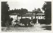 31 Haute Garonne . CPSM   FRANCE 31 "Saliès du Salat, Place et statue Compans et la vieille église"