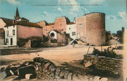 . CPA  FRANCE 12 "La Cavalerie, Place d'armes et vue d'ensemble sur les remparts"