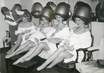  PHOTO ORIGINALE /  THEME "1958, les Blu Bell girls chez le coiffeur"