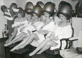 Theme  PHOTO ORIGINALE /  THEME "1958, les Blu Bell girls chez le coiffeur"