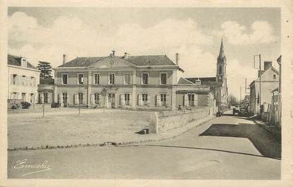 . CPA  FRANCE  49  " St Sylvain d'Anjou, Place de la Mairie"