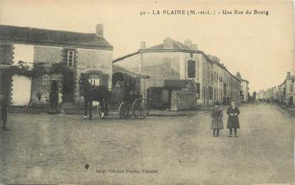 . CPA  FRANCE  49  "La Plaine, Une rue du bourg"
