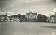 49 Maine Et Loire . CPSM  FRANCE  49 "La Ménitré, Place de la Mairie"