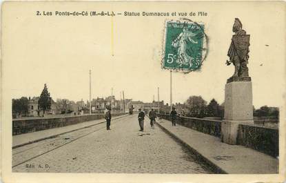 . CPSM  FRANCE  49 "Les Ponts de Cé, Statue Dummacus et vue de l'Ile"