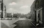 49 Maine Et Loire . CPSM  FRANCE  49 "Le Fuilet, Place de l'église"