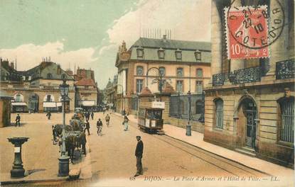 .CPA  FRANCE 21 "Dijon, Place d'Armes et Hôtel de Ville"