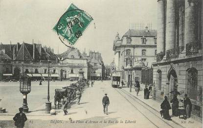 .CPA  FRANCE 21 "  Dijon, La Place d'Armes et la Rue de la Liberté"