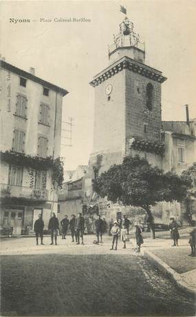 . CPA  FRANCE  26 "Nyons, Place Colonel Barillon"