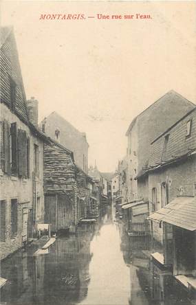 . CPA  FRANCE  45 "  Montargis,  Une rue sur l'eau"