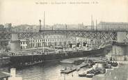 29 Finistere .CPA  FRANCE 29 "Brest, Le grand pont, sortie d'un croiseur"