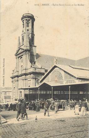 .CPA  FRANCE 29 "Brest, Eglise St Louis et les halles"