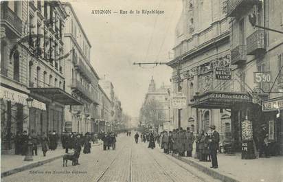 .CPA  FRANCE 84 " Avignon, Rue de la République"