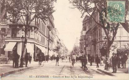 .CPA  FRANCE 84 " Avignon,  Cours et rue de la République  "