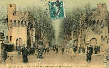 .CPA  FRANCE 84 " Avignon, Porte et cours de la République. "