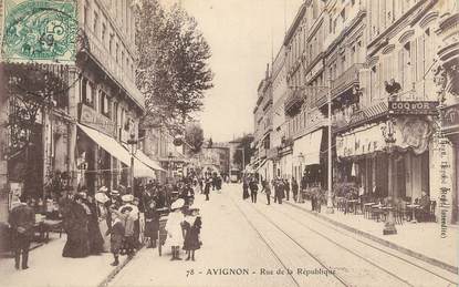 .CPA  FRANCE 84 "  Avignon,   Rue   de la République"