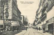 84 Vaucluse .CPA  FRANCE 84 "  Avignon,  Rue de la République près le bar et l'hôtel Régina"