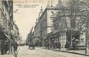 84 Vaucluse .CPA  FRANCE 84 "  Avignon, Rue de la République près le monument Pamard"