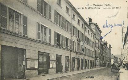 .CPA   FRANCE 69 " Tarare, Rue de la République, l'Hôtel de Ville"