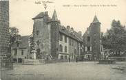 15 Cantal . CPA   FRANCE 15 "  Salers,  La place, entrée de la rue des Nobles"