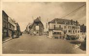 15 Cantal . CPA  FRANCE 15 "Mauriac, Le carrefour, avenue de la gare"