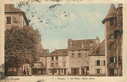 . CPA  FRANCE 15 "Pleaux, La place"