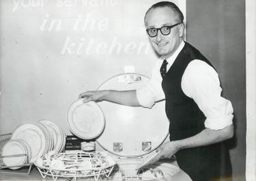 PHOTO ORIGINALE /  THEME "1959, la 1ère machine à laver"