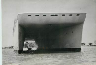 PHOTO ORIGINALE /  THEME "1949, bateau inchavirable"