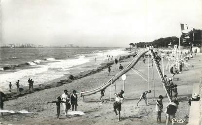 . CPSM   FRANCE 44 " St Brévin les Pins, La plage"