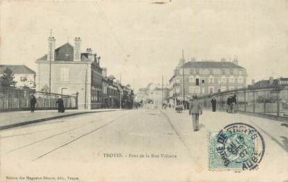 . CPA   FRANCE 10 "Troyes, Pont de la Rue Voltaire"