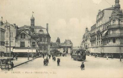 . CPA   FRANCE 10 "Troyes, Place de l'Hôtel de Ville"