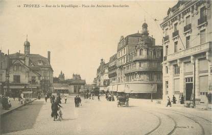 . CPA   FRANCE 10 "Troyes, Rue de la République, Place des anciennes boucheries"