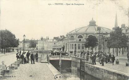 . CPA   FRANCE 10 "Troyes, Quai de Dampierre"