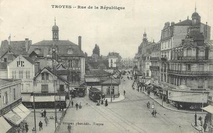 . CPA   FRANCE 10 "Troyes, Rue de la République"