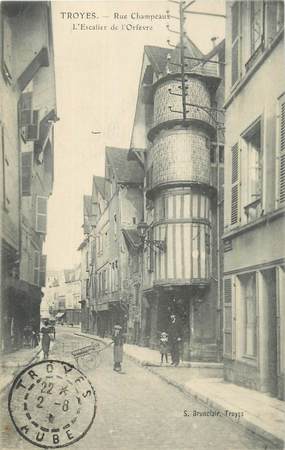 . CPA   FRANCE 10 "Troyes, Rue Champeaux, l'escalier de l'Orfèvre"