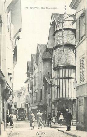 . CPA   FRANCE 10 "Troyes, Rue Champeaux"