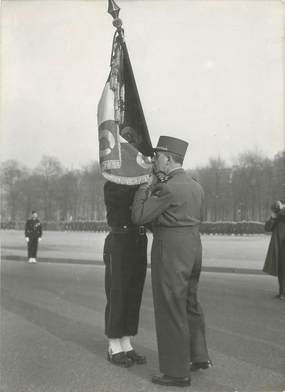 PHOTO ORIGINALE / THEME "Prise d'Armes aux Invalides, avec le Gal De Lattre de Tassigny"