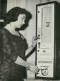 Theme PHOTO ORIGINALE / THEME "1956, Appareil automatique d'assurance pour les automobilistes"