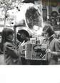 Theme PHOTO ORIGINALE / THEME PHONO "1967, pochette de 33 tours en vente dans les kiosques à journaux"