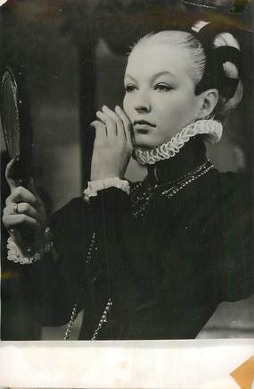 PHOTO ORIGINALE / THEME "1969, Marina Vlady dans le rôle de la Princesse de Cleves"