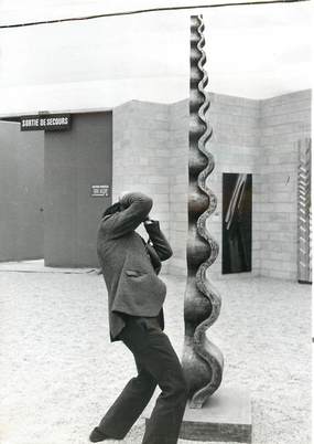 PHOTO ORIGINALE / THEME "Sculpture au salon de la Société des Artistes décorateurs, 1972"