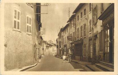 CPA FRANCE 01 "Montmerle sur Saone, Rue de Mâcon".