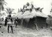PHOTO ORIGINALE / AFRIQUE "Togo, couverture d'une case avec de la paille de brousse"
