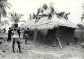 Afrique PHOTO ORIGINALE / AFRIQUE "Togo, couverture d'une case avec de la paille de brousse"