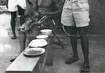 PHOTO ORIGINALE / AFRIQUE "Togo, petit enfant mangeant de la pâte"