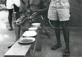 Afrique PHOTO ORIGINALE / AFRIQUE "Togo, petit enfant mangeant de la pâte"